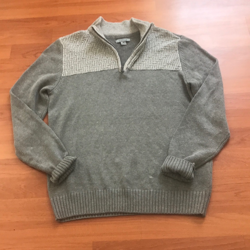 Men’s grey overhead sweater